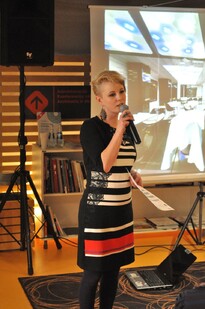Seminaro
 „Inovacijos interjere“ organizatorė – portalo „Interjeras.lt“
redaktorė – Kristina Šerpetauskaitė trumpai pristato būsimus seminaro
pranešimus.