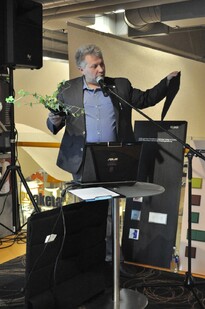 Viktoras
 Bobinas, UAB „Floristas“ direktorius, supažindino su efektingomis 
gamtos dovanomis namų ir biurų interjerui – „žaliųjų sienų“ – 
subtilybėmis.