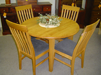 Valgomojo stalas ir kėdės
 iš parduotuvės "Stilingi namai"