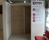 Durų stendas salone "Vituko durys"