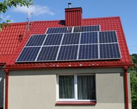 Integruota į stogą saulės elektrinė
